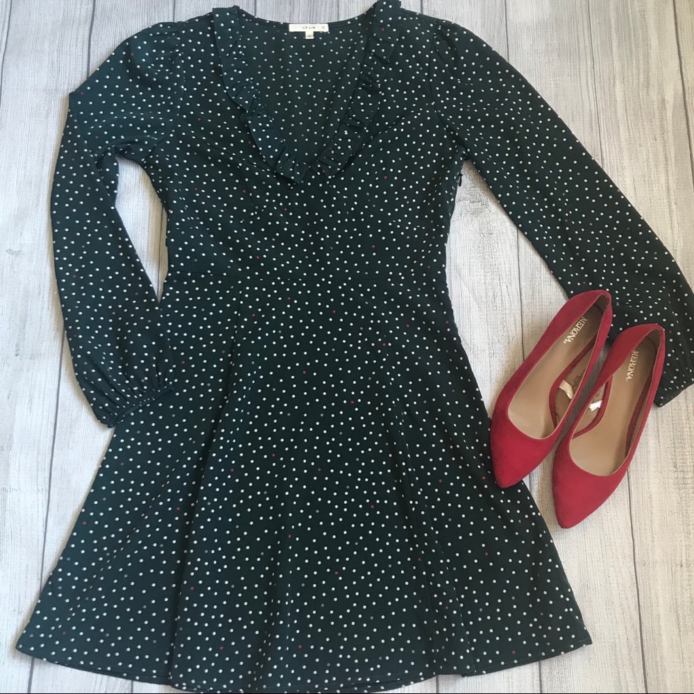 ⭐️⭐️Only 1 Left! Hunter Green Dress - Picture 2 of 6